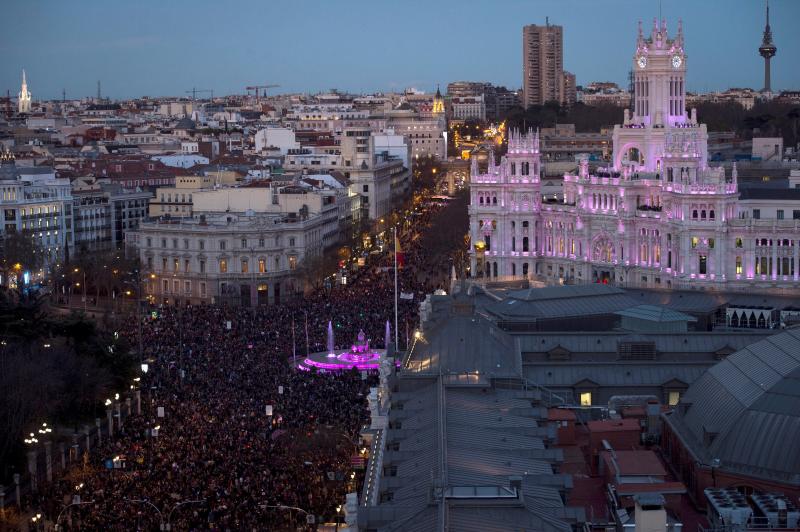 Una marea morada recorre todo el país para reivindicar la igualdad de género