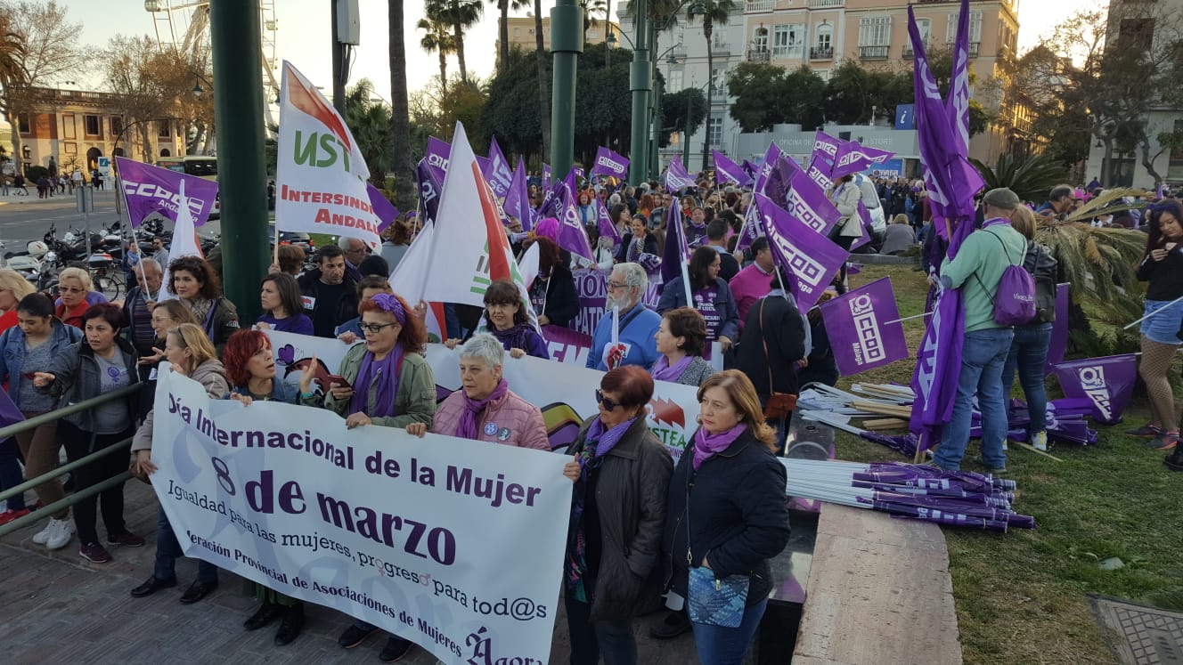 Fotos: Miles de personas recorren el Centro en la manifestación matutina del 8M