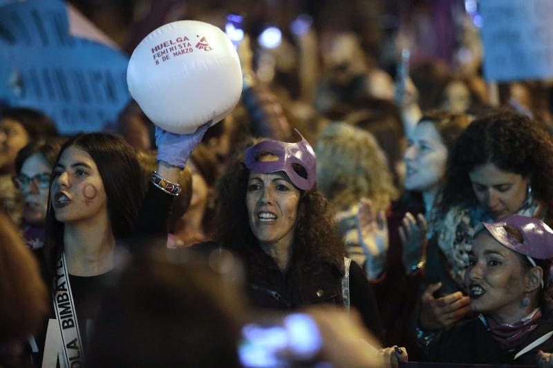 Fotos: Miles de personas recorren el Centro en la manifestación matutina del 8M