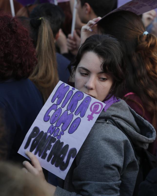 Fotos: Miles de personas recorren el Centro en la manifestación matutina del 8M