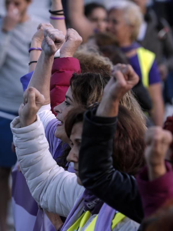 Fotos: Miles de personas recorren el Centro en la manifestación matutina del 8M