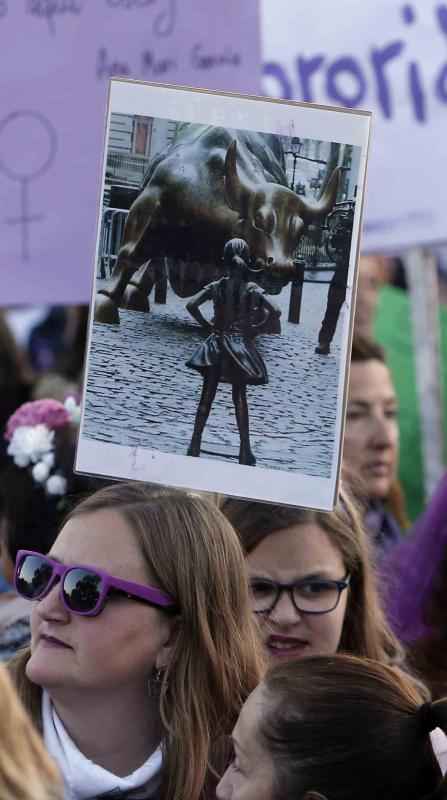 Fotos: Miles de personas recorren el Centro en la manifestación matutina del 8M