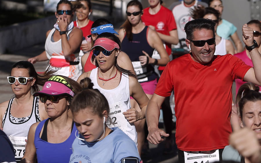 Unos 700 corredores participaron en la tradicional prueba con llegada a Gibralfaro