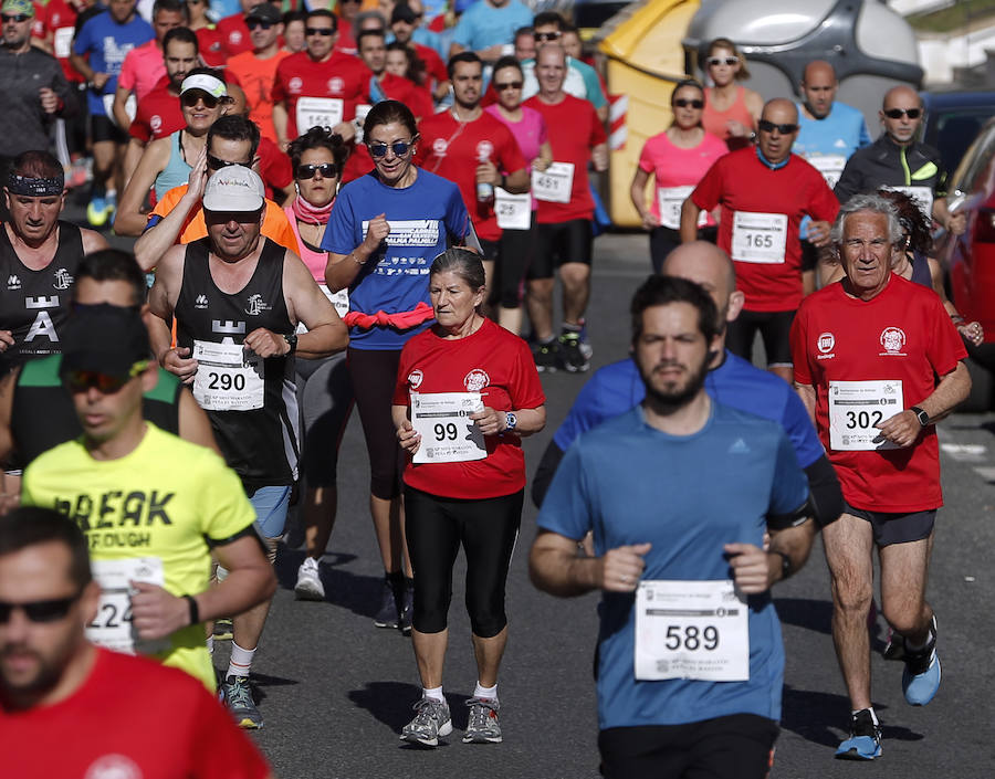 Unos 700 corredores participaron en la tradicional prueba con llegada a Gibralfaro