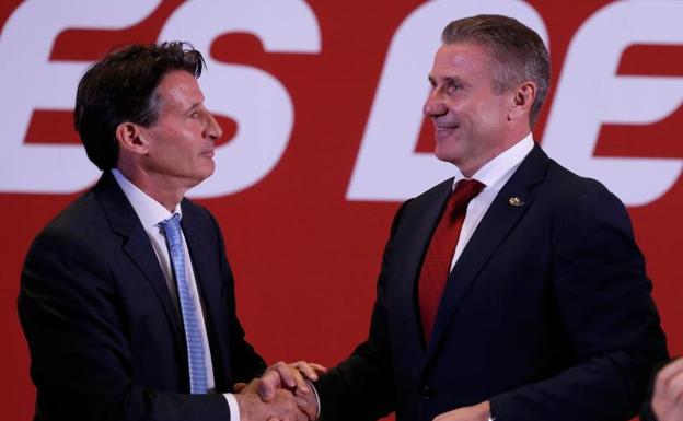 Sebastian Coe (i), con Sergey Bubka. 