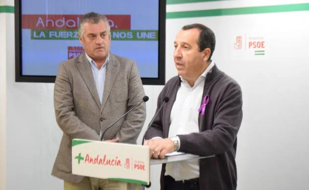 Ruiz Espejo y Carnero, esta mañana en la sede provincial del PSOE.