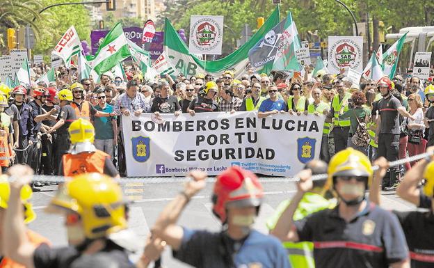 Los bomberos de Málaga cumplen dos años de huelga.... y lo que queda