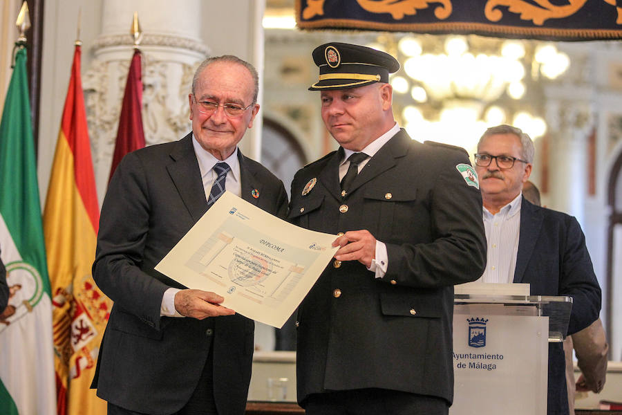 El alcalde Francisco de la Torre preside el acto de entrega de las distinciones