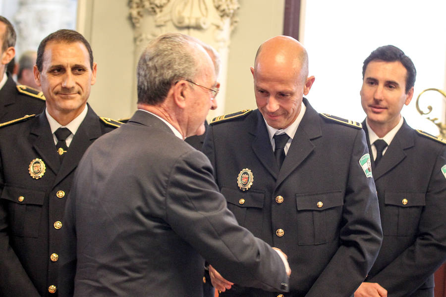 El alcalde Francisco de la Torre preside el acto de entrega de las distinciones