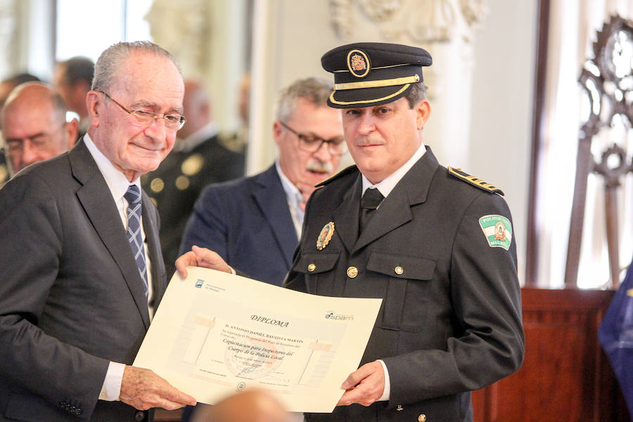 El alcalde Francisco de la Torre preside el acto de entrega de las distinciones