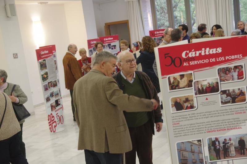 El salón de actos de la Cofradía de los Estudiantes, en la calle Alcazabilla, acoge esta muestra hasta el próximo 29 de marzo