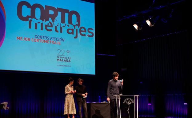 Imagen principal - Enric RIbes recoge la Biznaga de Plata. Presentación del palmarés de la sección oficial de cortometrajes y otros premios.Ara Malikian acudió a la presentación de su documental. 