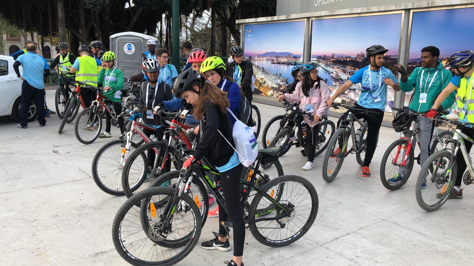 Más de 7.500 corredores participan en la 29ª edición de la Media Maratón Ciudad de Málaga.