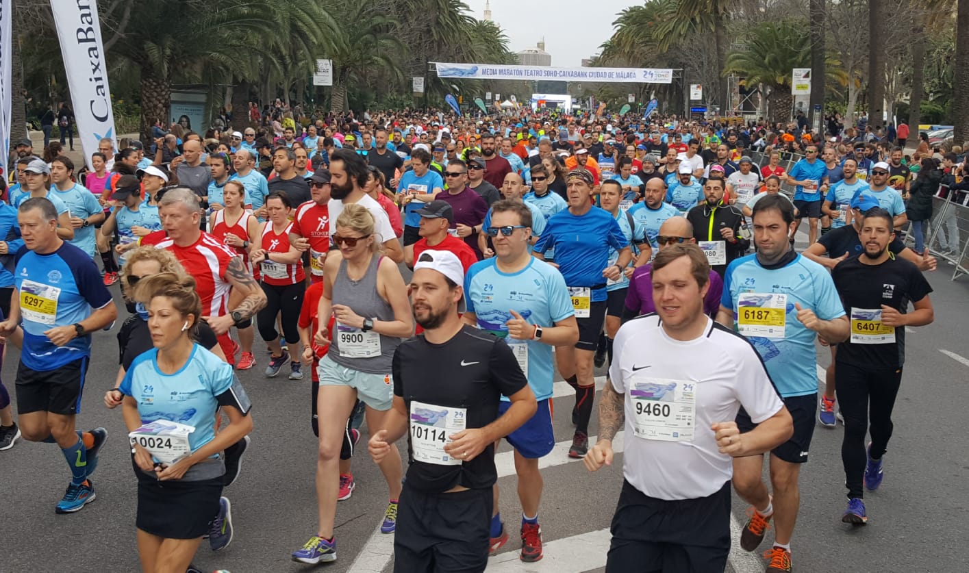Más de 7.500 corredores participan en la 29ª edición de la Media Maratón Ciudad de Málaga.