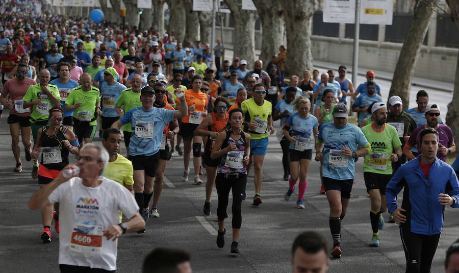 Mucho ambiente y color han llenado hoy las calles del centro de Málaga en la Media Maratón Teatro Soho Caixabank Ciudad de Málaga 2019