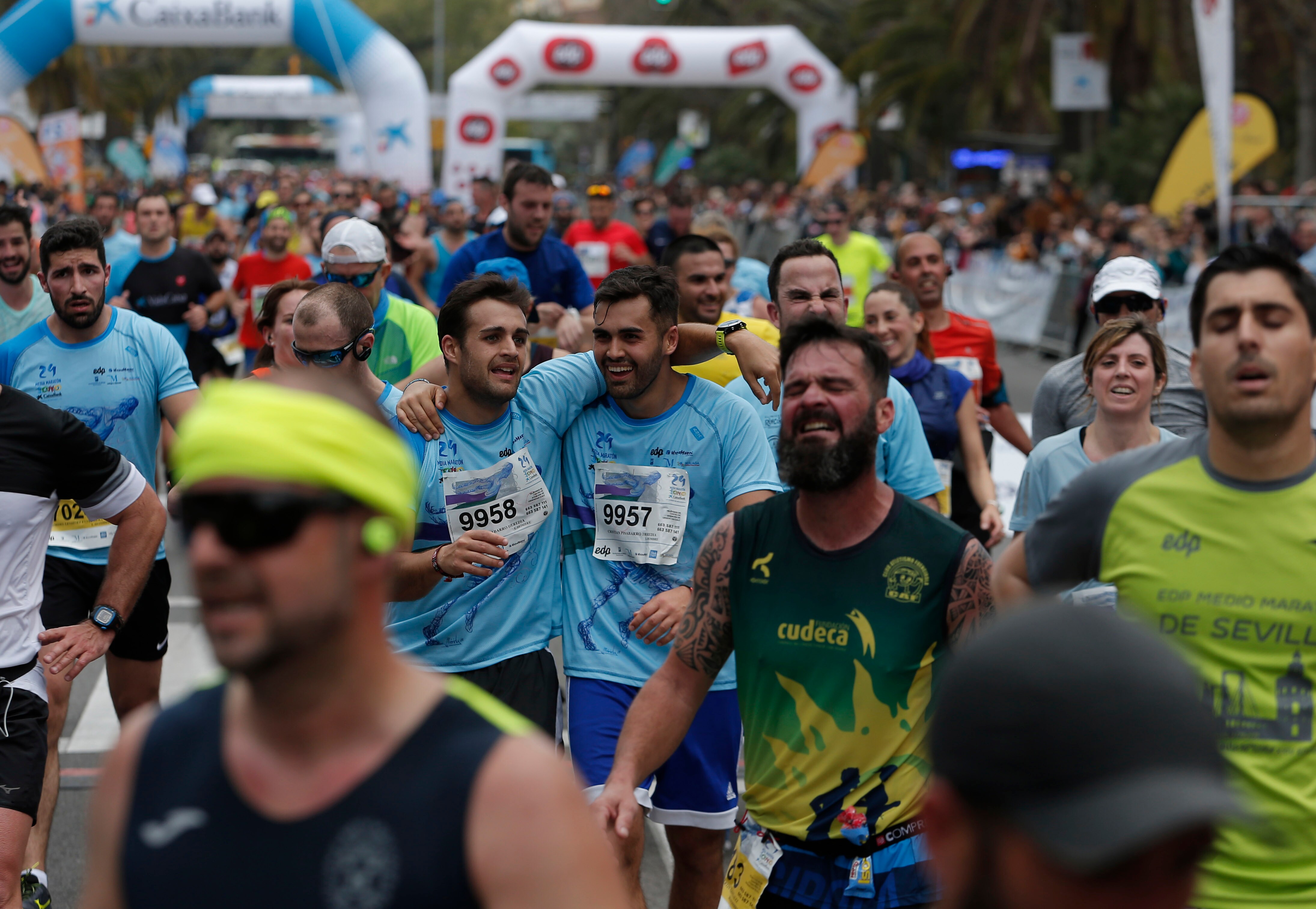 Mucho ambiente y color han llenado hoy las calles del centro de Málaga en la Media Maratón Teatro Soho Caixabank Ciudad de Málaga 2019