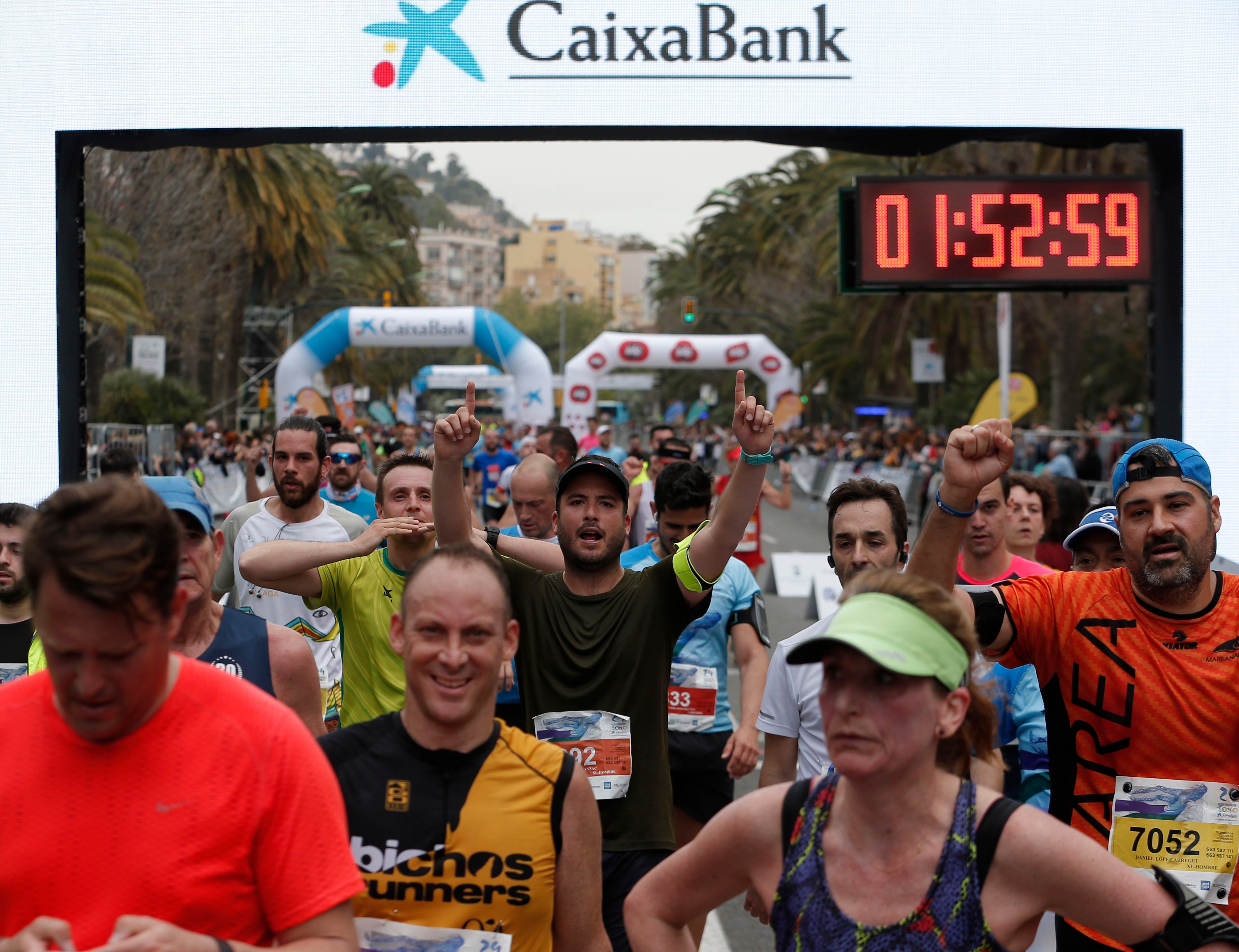 Mucho ambiente y color han llenado hoy las calles del centro de Málaga en la Media Maratón Teatro Soho Caixabank Ciudad de Málaga 2019