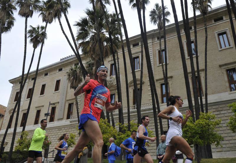 Más de 7.500 corredores participan en la 29ª edición de la Media Maratón Ciudad de Málaga.