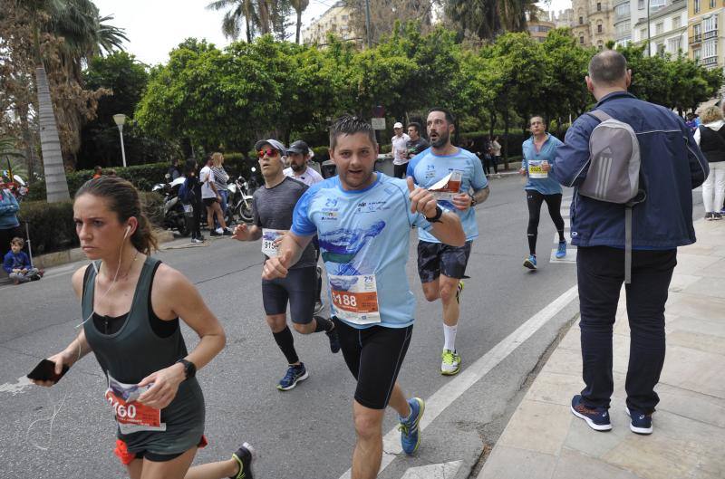 Más de 7.500 corredores participan en la 29ª edición de la Media Maratón Ciudad de Málaga.