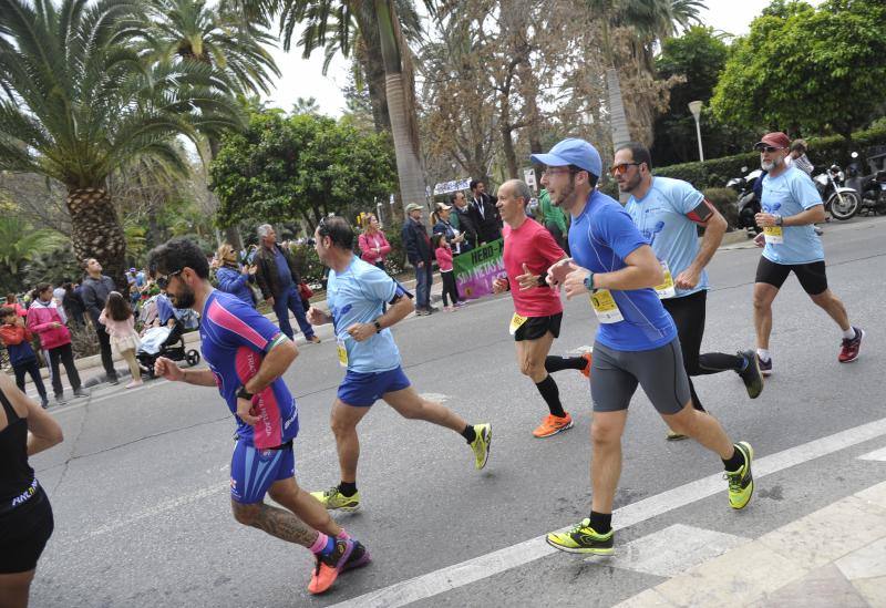Más de 7.500 corredores participan en la 29ª edición de la Media Maratón Ciudad de Málaga.