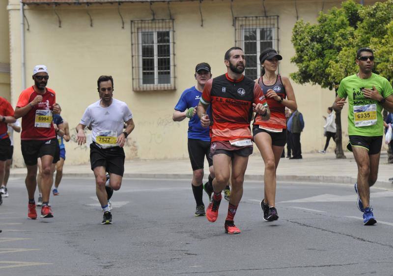 Más de 7.500 corredores participan en la 29ª edición de la Media Maratón Ciudad de Málaga.
