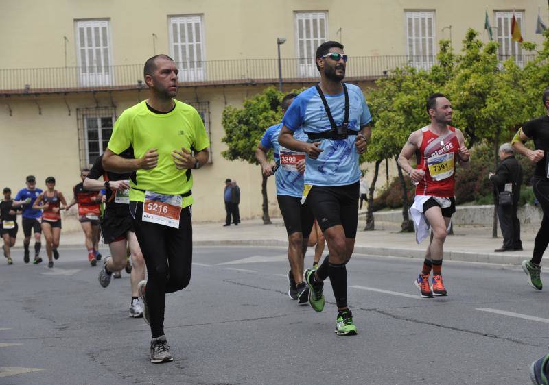 Más de 7.500 corredores participan en la 29ª edición de la Media Maratón Ciudad de Málaga.