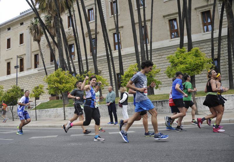 Más de 7.500 corredores participan en la 29ª edición de la Media Maratón Ciudad de Málaga.