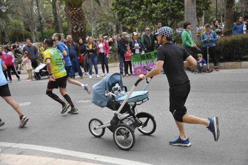 Más de 7.500 corredores participan en la 29ª edición de la Media Maratón Ciudad de Málaga.