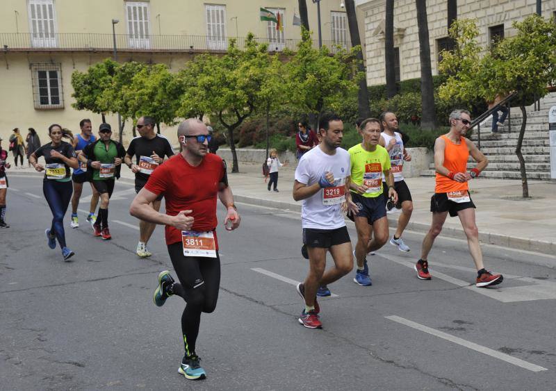 Más de 7.500 corredores participan en la 29ª edición de la Media Maratón Ciudad de Málaga.