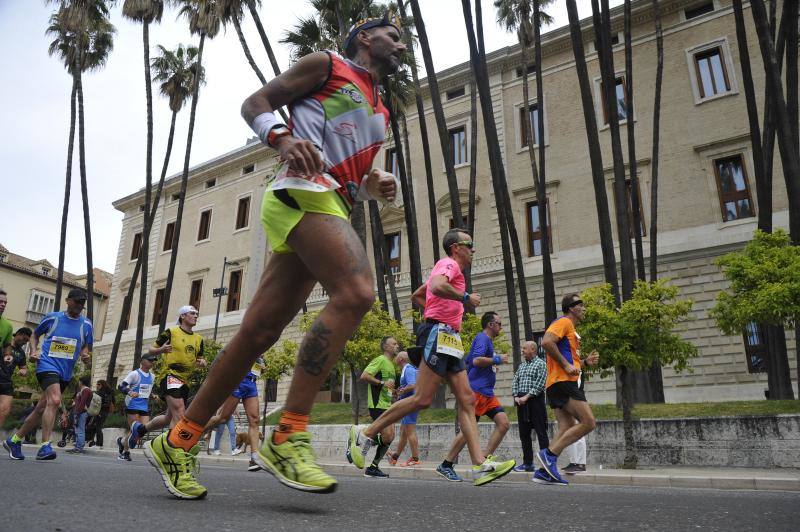 Más de 7.500 corredores participan en la 29ª edición de la Media Maratón Ciudad de Málaga.