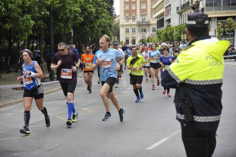 Más de 7.500 corredores participan en la 29ª edición de la Media Maratón Ciudad de Málaga.