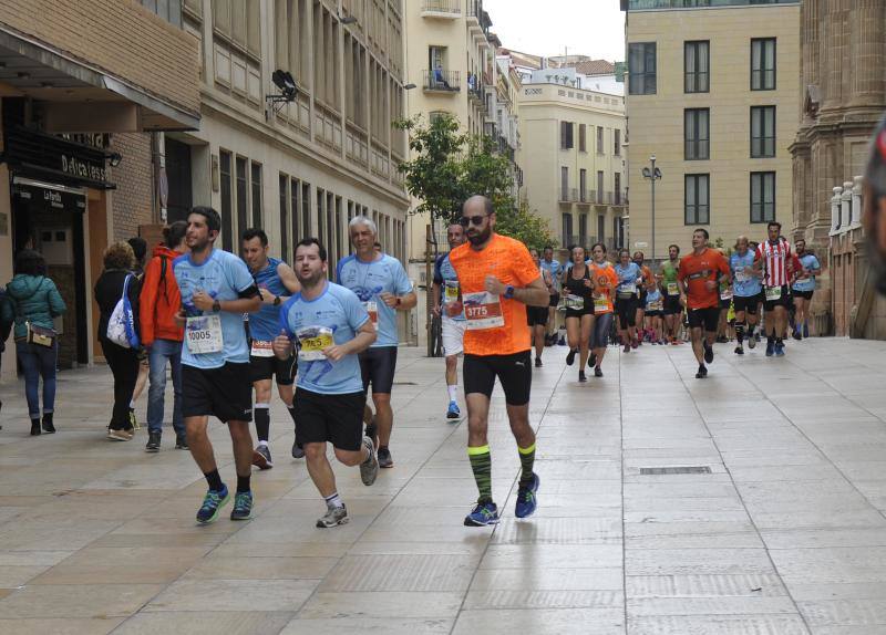 Más de 7.500 corredores participan en la 29ª edición de la Media Maratón Ciudad de Málaga.