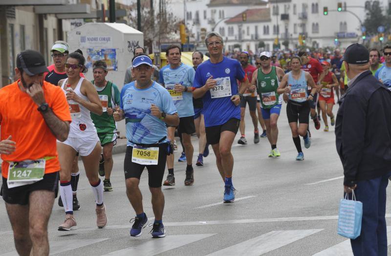 Más de 7.500 corredores participan en la 29ª edición de la Media Maratón Ciudad de Málaga.