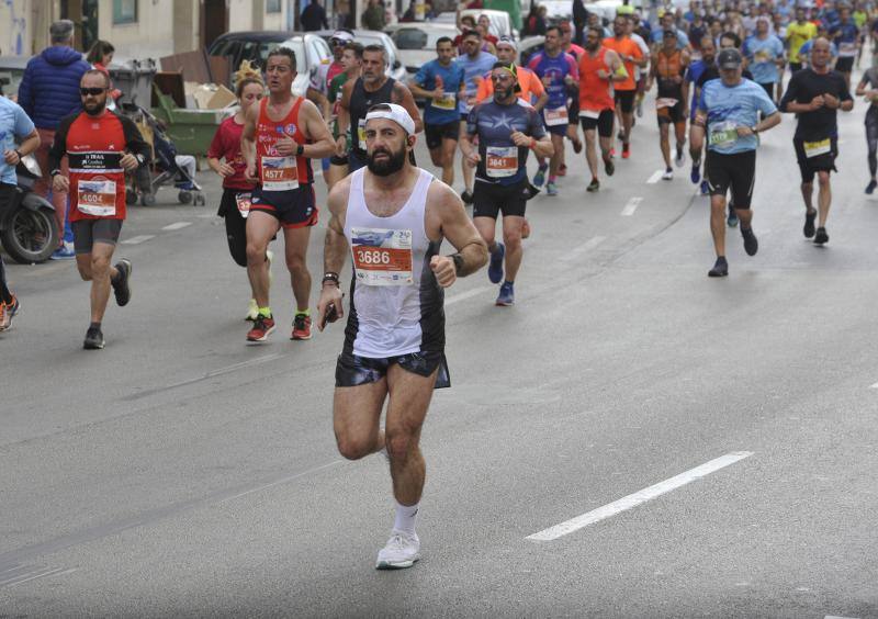 Más de 7.500 corredores participan en la 29ª edición de la Media Maratón Ciudad de Málaga.