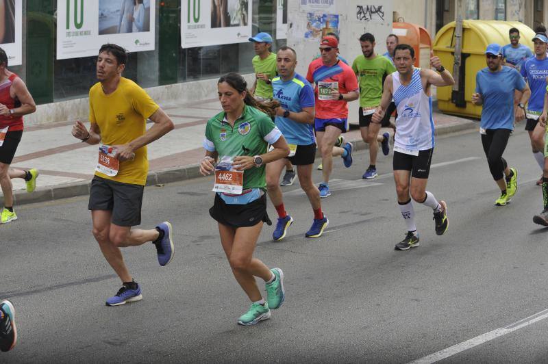 Más de 7.500 corredores participan en la 29ª edición de la Media Maratón Ciudad de Málaga.