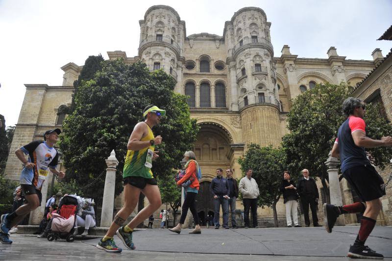 Más de 7.500 corredores participan en la 29ª edición de la Media Maratón Ciudad de Málaga.