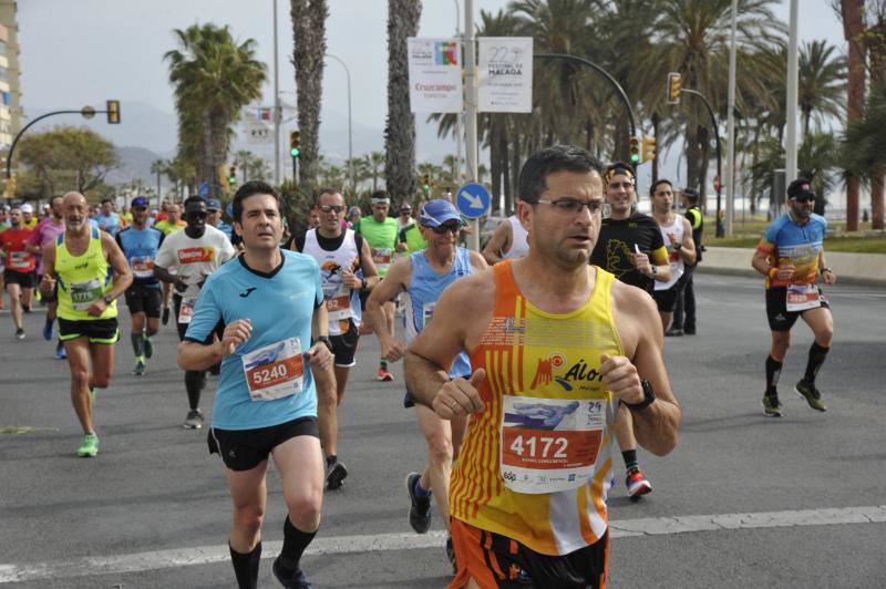 Más de 7.500 corredores participan en la 29ª edición de la Media Maratón Ciudad de Málaga.