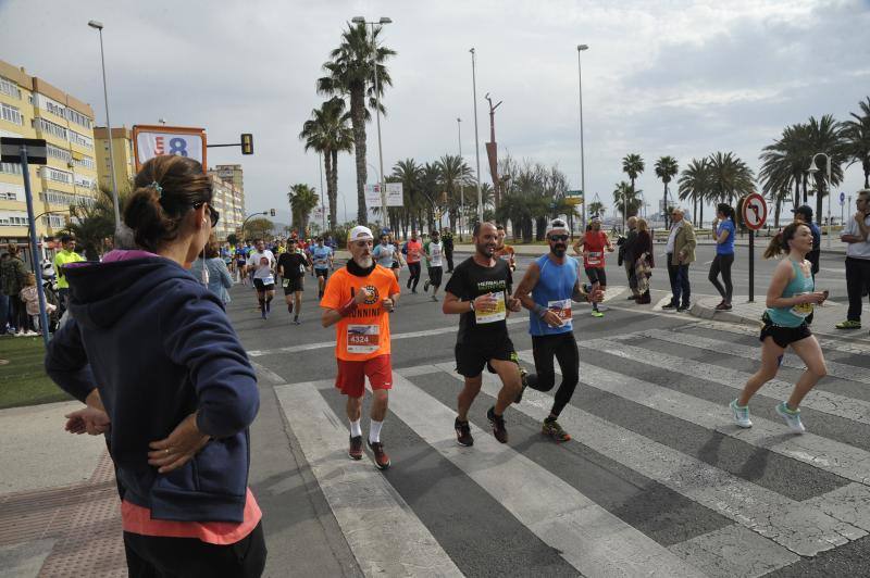 Más de 7.500 corredores participan en la 29ª edición de la Media Maratón Ciudad de Málaga.