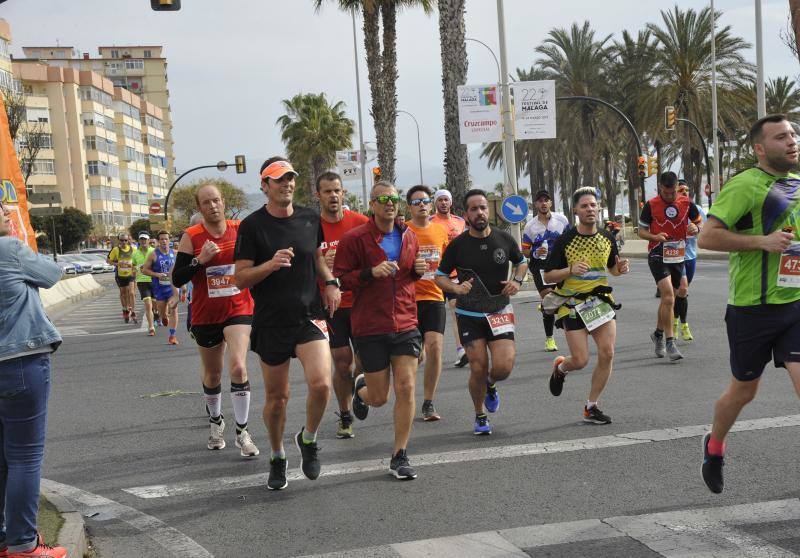 Más de 7.500 corredores participan en la 29ª edición de la Media Maratón Ciudad de Málaga.