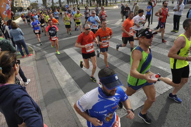 Más de 7.500 corredores participan en la 29ª edición de la Media Maratón Ciudad de Málaga.