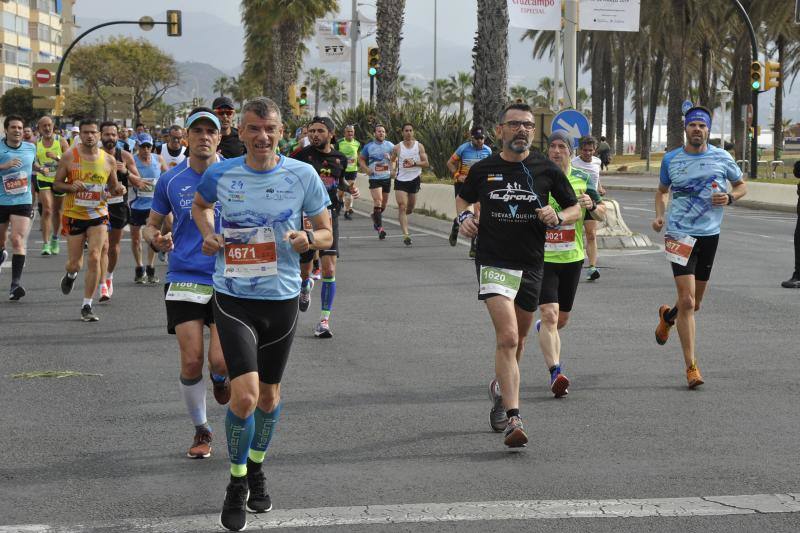 Más de 7.500 corredores participan en la 29ª edición de la Media Maratón Ciudad de Málaga.