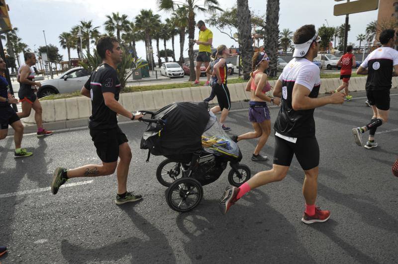 Más de 7.500 corredores participan en la 29ª edición de la Media Maratón Ciudad de Málaga.