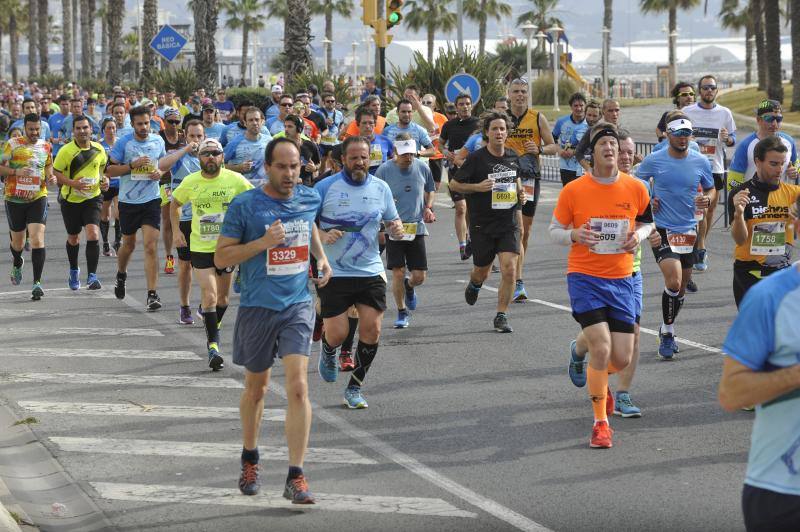 Más de 7.500 corredores participan en la 29ª edición de la Media Maratón Ciudad de Málaga.