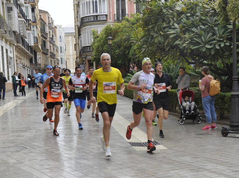 Más de 7.500 corredores participan en la 29ª edición de la Media Maratón Ciudad de Málaga.