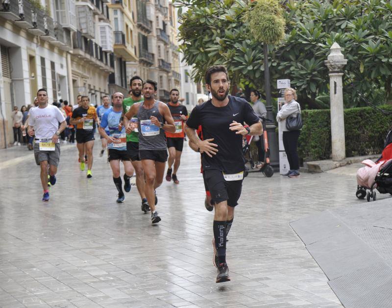 Más de 7.500 corredores participan en la 29ª edición de la Media Maratón Ciudad de Málaga.