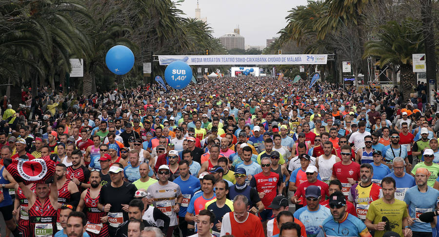 Más de 7.500 corredores participan en la 29ª edición de la Media Maratón Ciudad de Málaga.