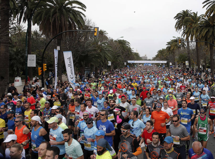 Más de 7.500 corredores participan en la 29ª edición de la Media Maratón Ciudad de Málaga.