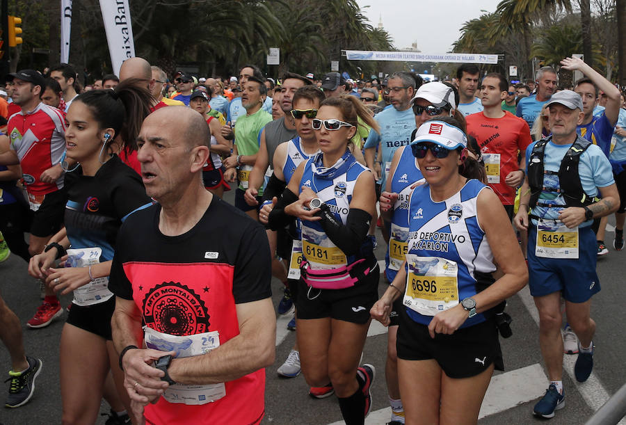 Más de 7.500 corredores participan en la 29ª edición de la Media Maratón Ciudad de Málaga.