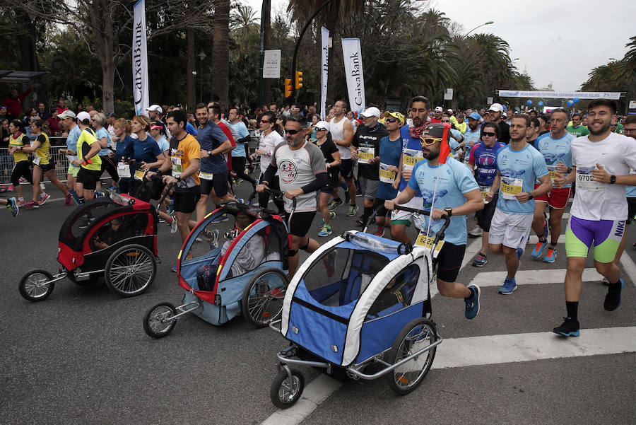 Más de 7.500 corredores participan en la 29ª edición de la Media Maratón Ciudad de Málaga.