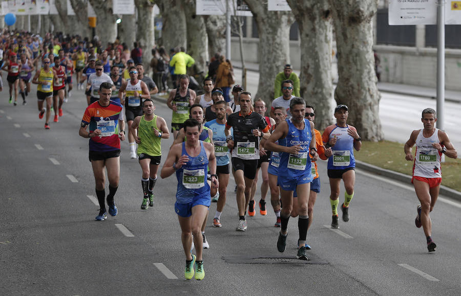 Más de 7.500 corredores participan en la 29ª edición de la Media Maratón Ciudad de Málaga.